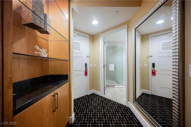 2000 North Fashion Show Drive 4302, Las Vegas, NV 89109