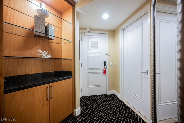 2000 North Fashion Show Drive 4302, Las Vegas, NV 89109