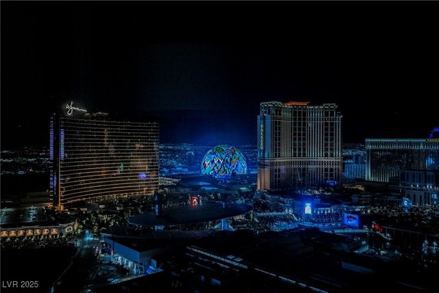 2000 North Fashion Show Drive 4302, Las Vegas, NV 89109