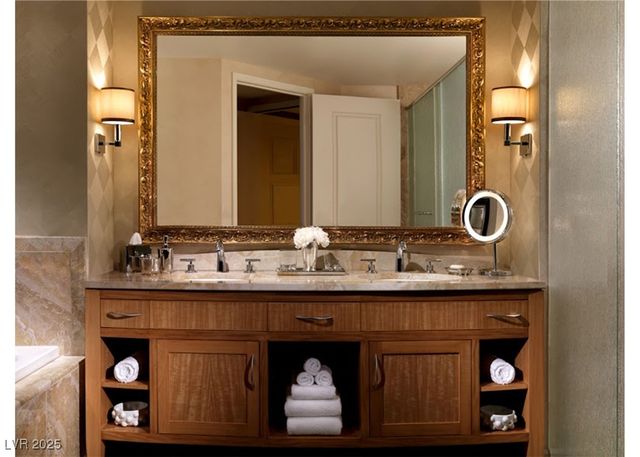 2000 North Fashion Show Drive 4302, Las Vegas, NV 89109