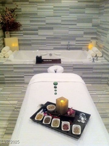 2000 North Fashion Show Drive 4302, Las Vegas, NV 89109