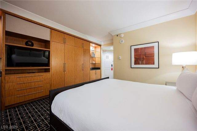 2000 North Fashion Show Drive 4302, Las Vegas, NV 89109