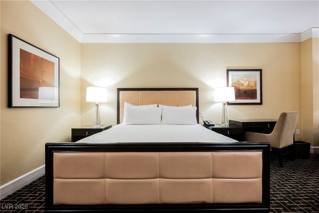 2000 North Fashion Show Drive 4302, Las Vegas, NV 89109