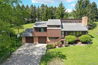 2725 Cooley Lake Road, Highland, MI 48356