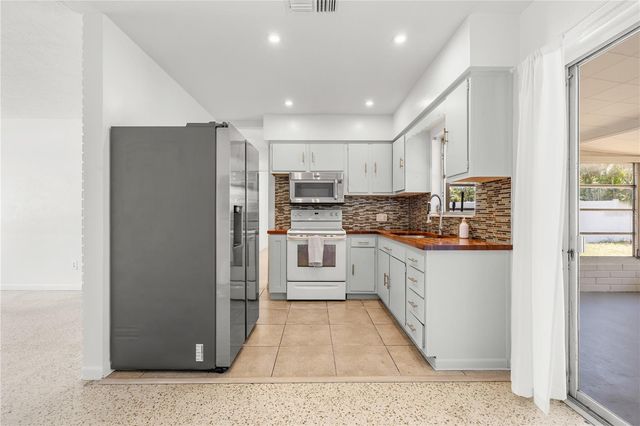 4992 99TH WAY N, St Petersburg, FL 33708