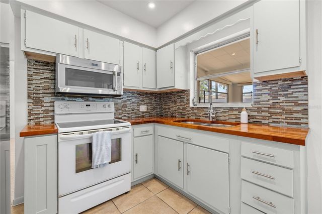 4992 99TH WAY N, St Petersburg, FL 33708