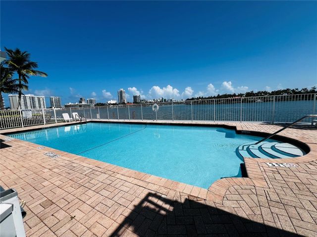 946 Bay Drive 7, Miami Beach, FL 33141