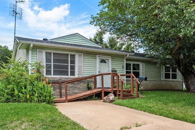 2219 Morgan Street, Irving, TX 75062