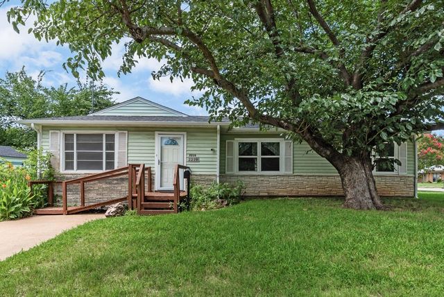 2219 Morgan Street, Irving, TX 75062
