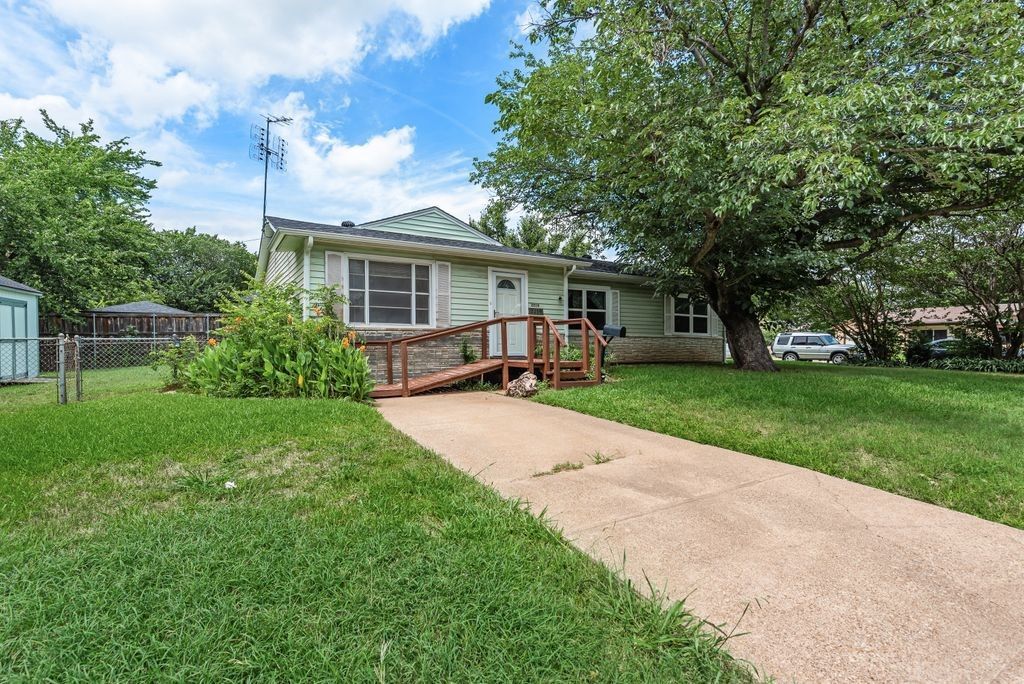 2219 Morgan Street, Irving, TX 75062