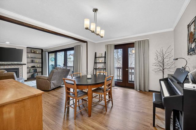 1208 35th Street Drive M, Moline, IL 61265