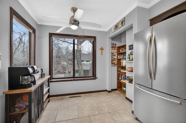 1208 35th Street Drive M, Moline, IL 61265