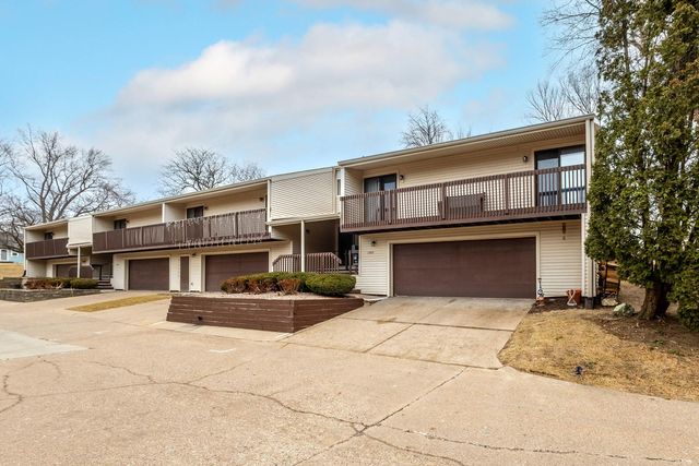 1208 35th Street Drive M, Moline, IL 61265