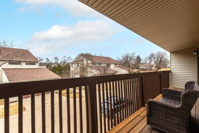 1208 35th Street Drive M, Moline, IL 61265