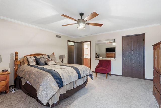 1208 35th Street Drive M, Moline, IL 61265