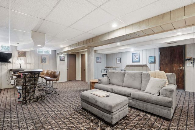 1208 35th Street Drive M, Moline, IL 61265