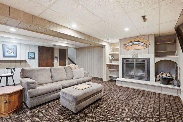 1208 35th Street Drive M, Moline, IL 61265