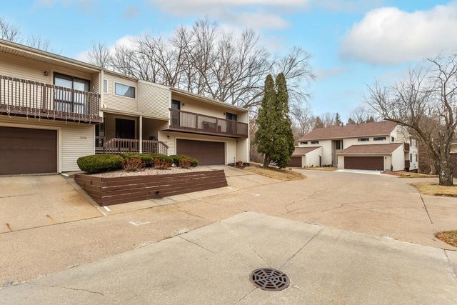 1208 35th Street Drive M, Moline, IL 61265