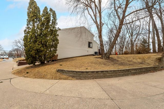 1208 35th Street Drive M, Moline, IL 61265