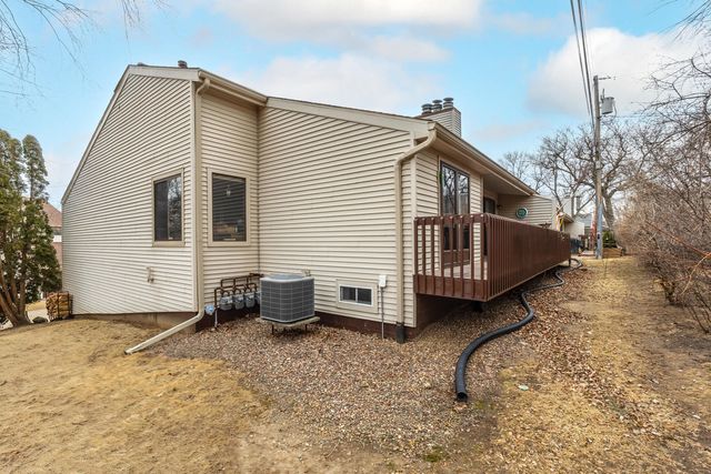 1208 35th Street Drive M, Moline, IL 61265