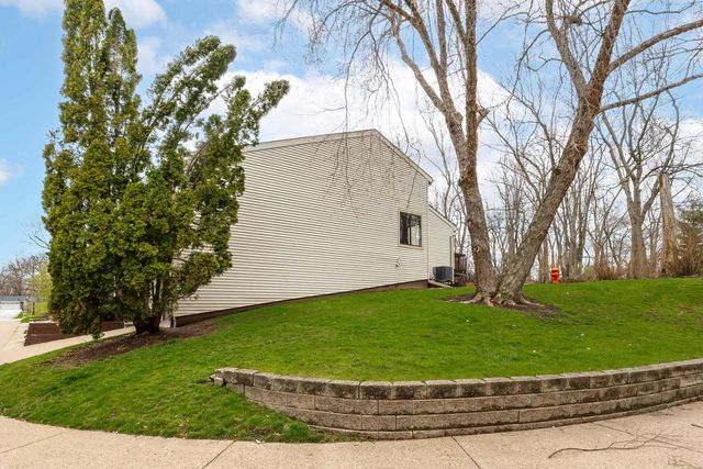 1208 35th Street Drive M, Moline, IL 61265