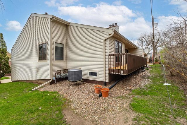 1208 35th Street Drive M, Moline, IL 61265