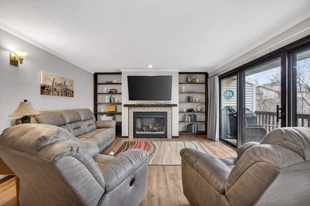 1208 35th Street Drive M, Moline, IL 61265