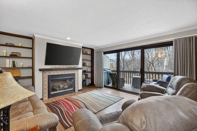 1208 35th Street Drive M, Moline, IL 61265