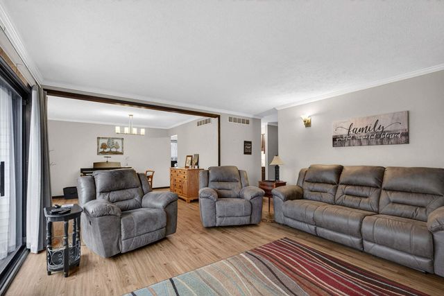 1208 35th Street Drive M, Moline, IL 61265