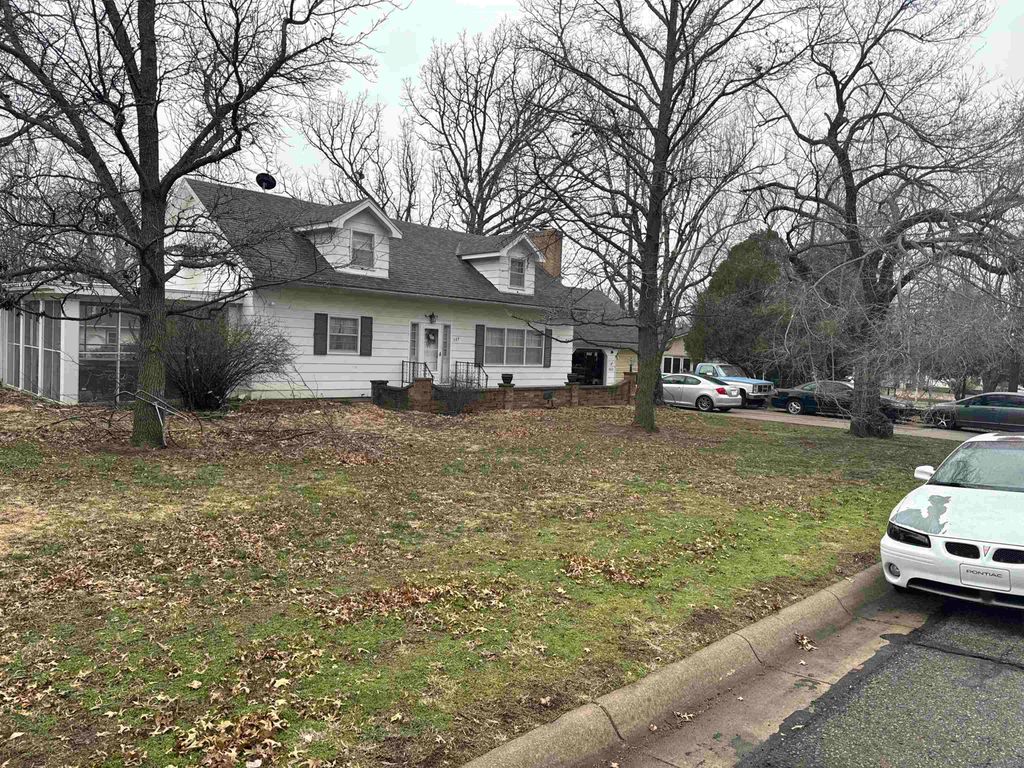 727 E Harvard Ave, El Dorado, KS 67042