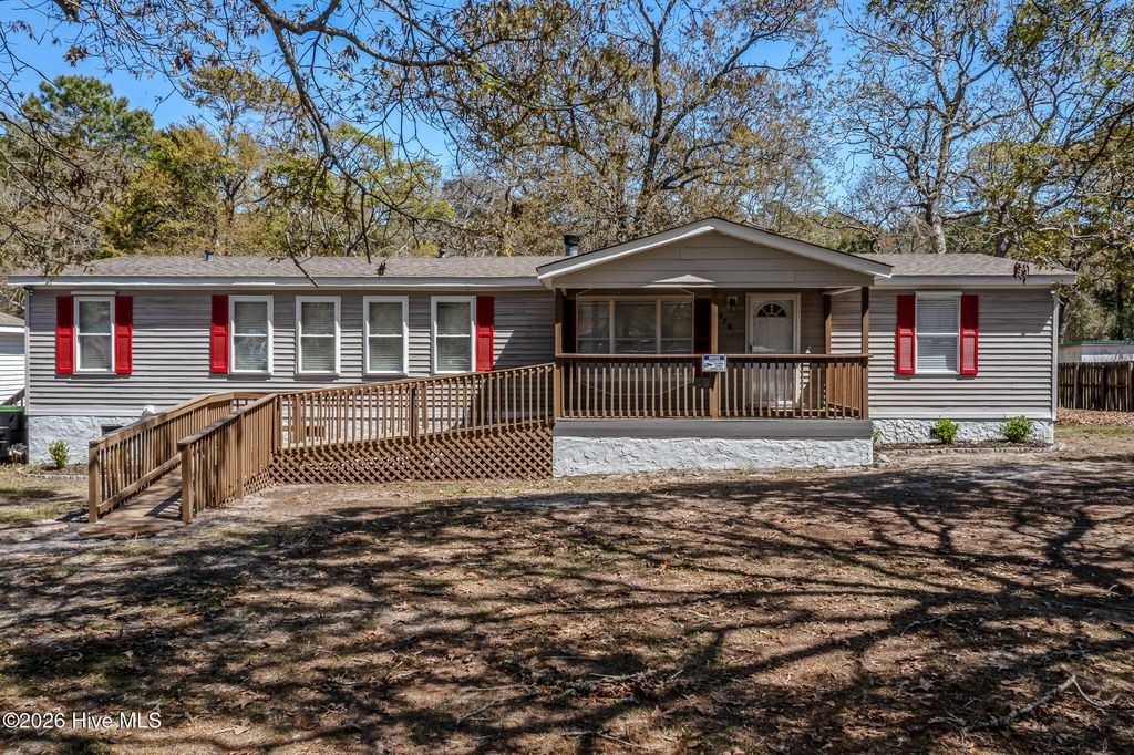 2070 Helmsman Drive SW, Supply, NC 28462