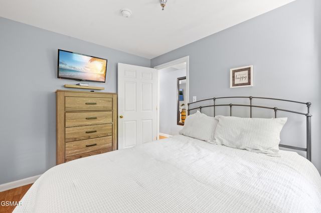 413 Baskins Creek Road, Gatlinburg, TN 37738