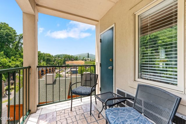 413 Baskins Creek Road, Gatlinburg, TN 37738
