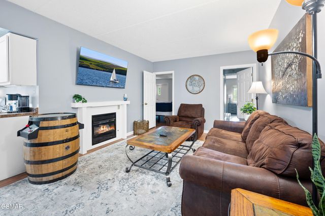 413 Baskins Creek Road, Gatlinburg, TN 37738