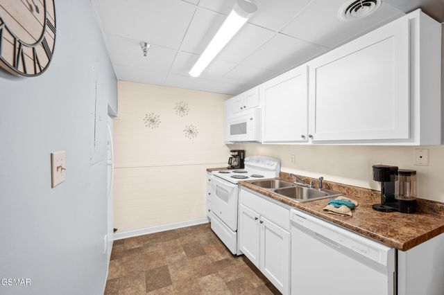 413 Baskins Creek Road, Gatlinburg, TN 37738