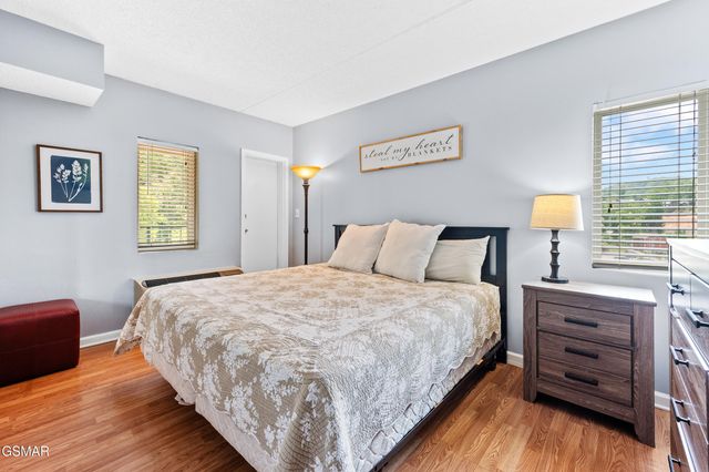 413 Baskins Creek Road, Gatlinburg, TN 37738