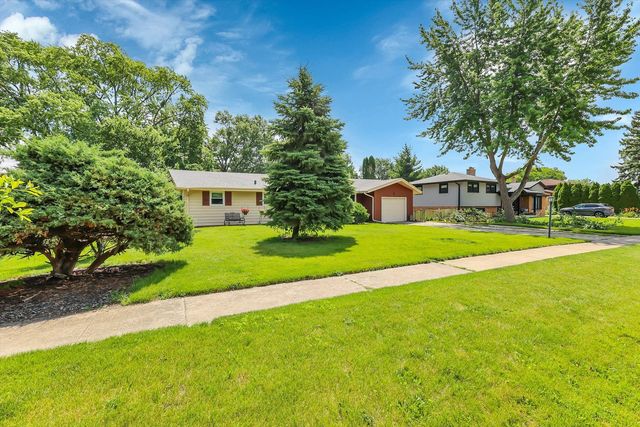 443 Glendale Road, Roselle, IL 60172