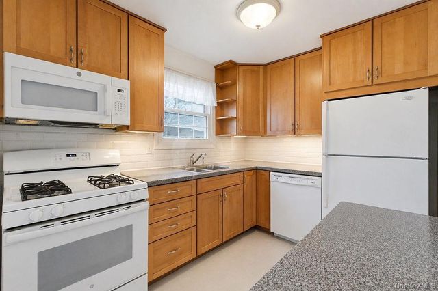 3609 N Wilshire Lane 3609 F, Oakdale, NY 11769