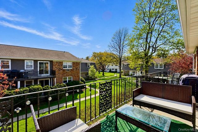 3609 N Wilshire Lane 3609 F, Oakdale, NY 11769