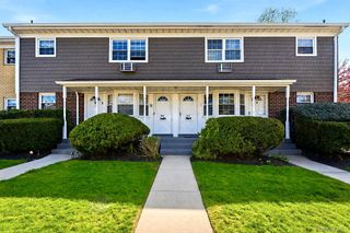 3609 N Wilshire Lane 3609 F, Oakdale, NY 11769