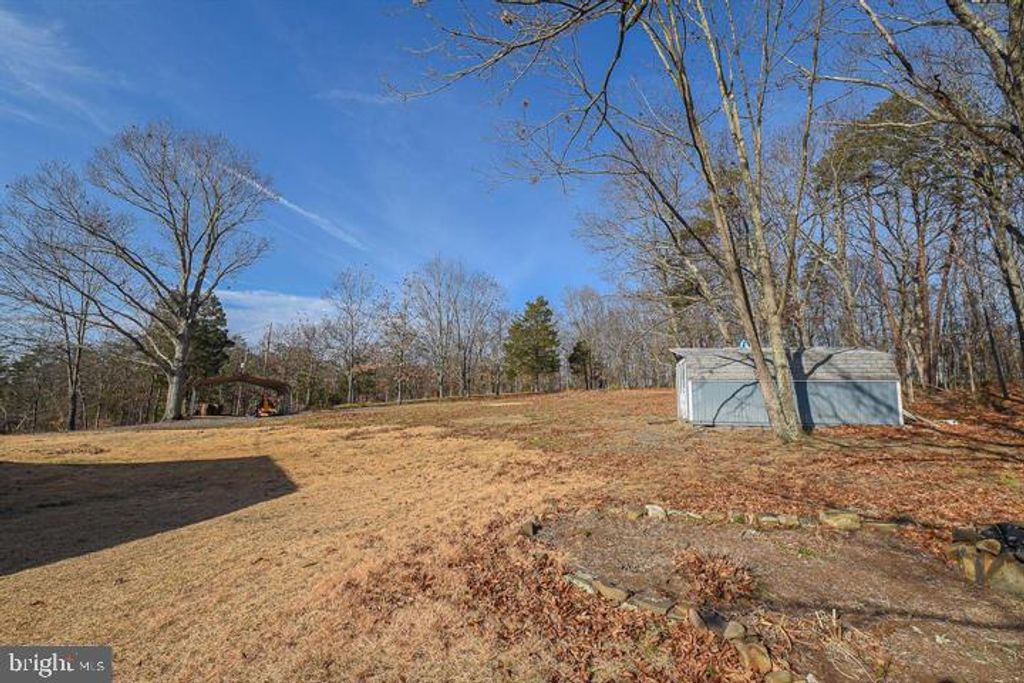 322 W LONGVIEW DR, Burlington, WV 26710