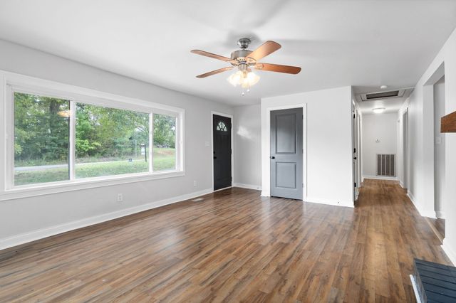 1499 N Liberty Church Rd, Clarksville, TN 37042