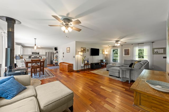 43W753 Oakleaf Drive, Elburn, IL 60119
