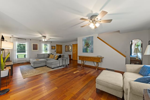 43W753 Oakleaf Drive, Elburn, IL 60119