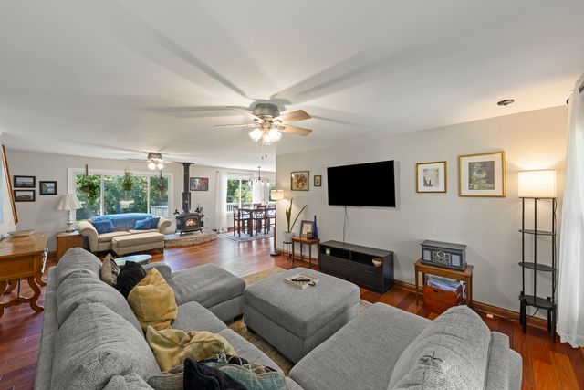43W753 Oakleaf Drive, Elburn, IL 60119