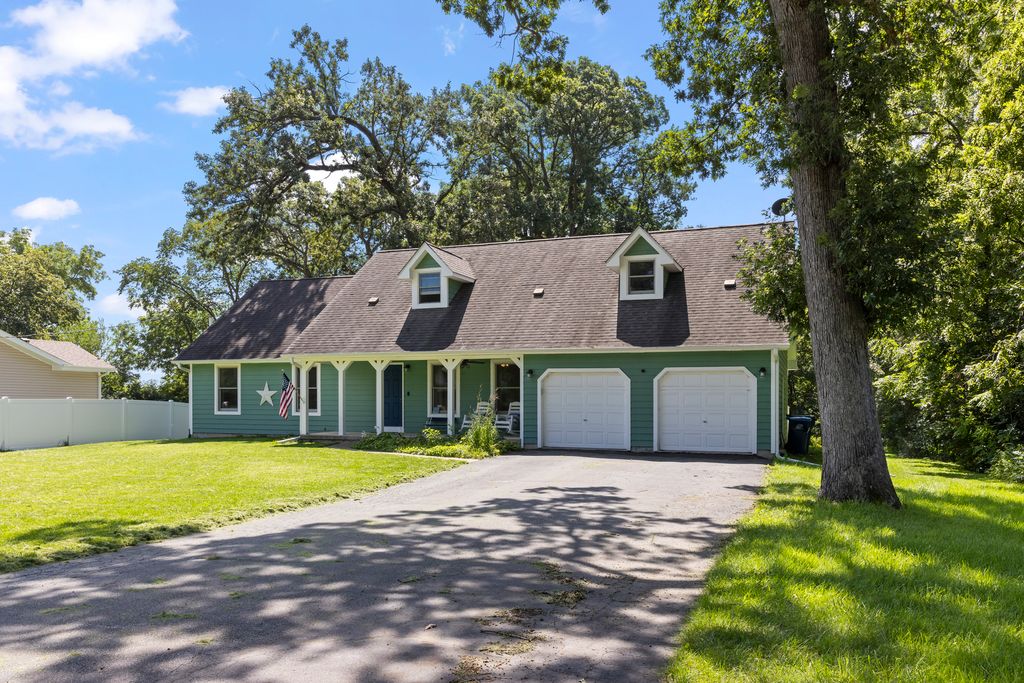 43W753 Oakleaf Drive, Elburn, IL 60119