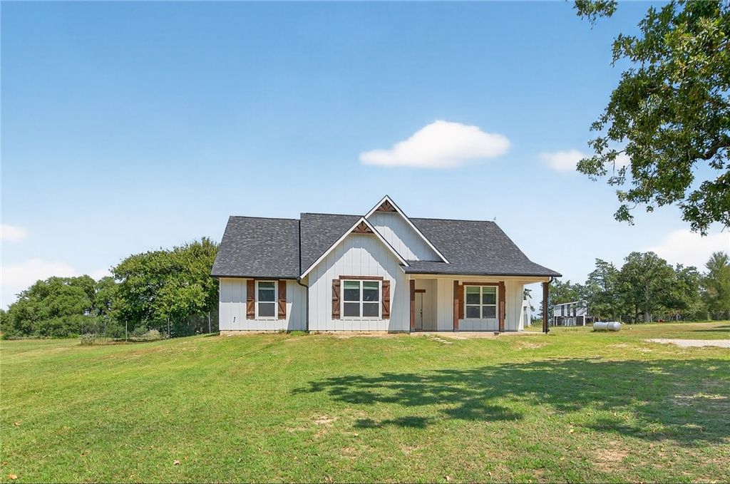 6995 County Road 129, Caldwell, TX 77836