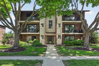468 Valley Drive 300, Naperville, IL 60563