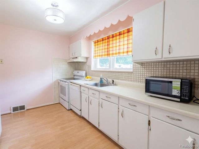 22815 Le Fever Avenue, Warren, MI 48091
