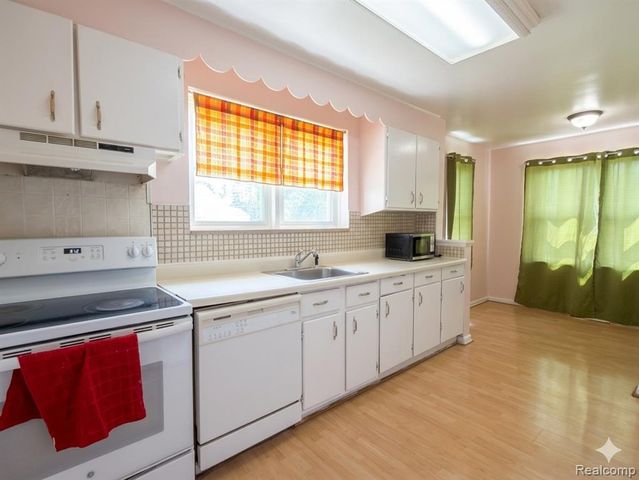22815 Le Fever Avenue, Warren, MI 48091